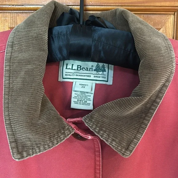 L.L.Bean Quilted Woman’s Barn coat Jacket Color Barn Red - Picture 2 of 12